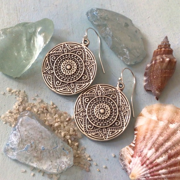 Sundance charm Silver Earrings - Picture 3 of 6